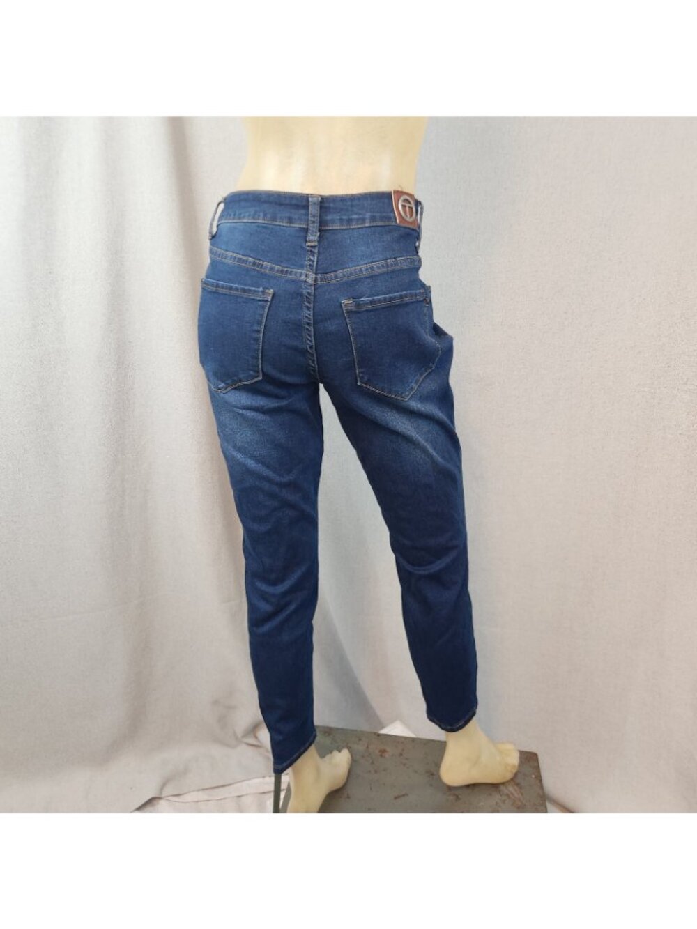 Tahari Amelia Dark Blue Wash Skinny Leg Denim Blue Jeans Size 8 MEDIUM 31 Wx27 I - Picture 4 of 8